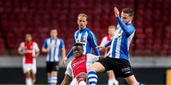 科菲携手雄 科菲携手雄